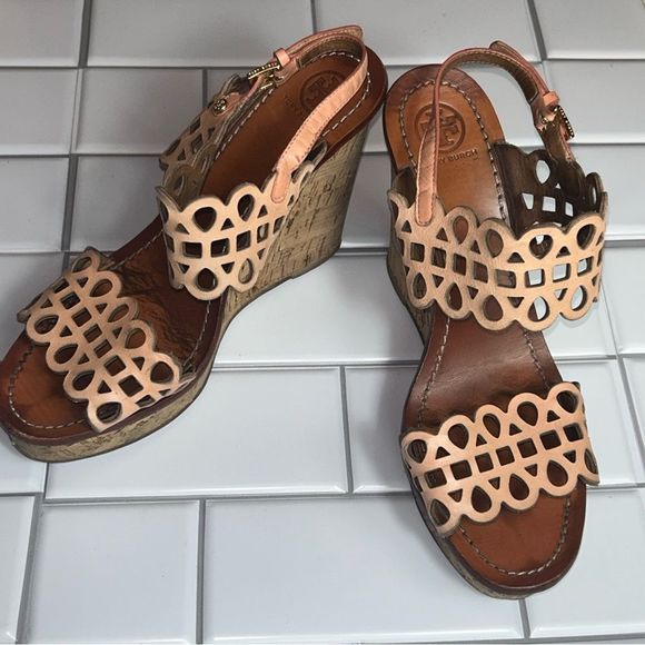 Please Help-Tory Burch Wedge Heels Leather Gold Tone 🪦We just lost my Fiancé 2 😍 - Picture 8 of 15